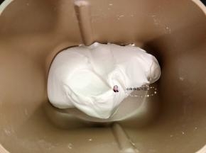 揉至这这个状态，粉团拿刮刀按压能按压出痕迹，软硬适中，即可