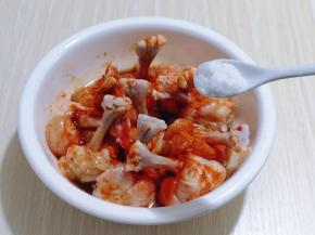 再加入食用盐。（按个人口味放盐的量）