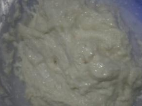 搅拌成面团备用