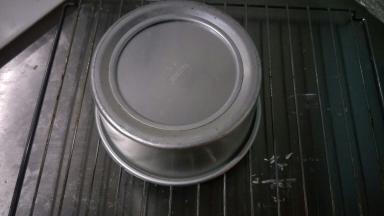 出锅后倒扣放凉