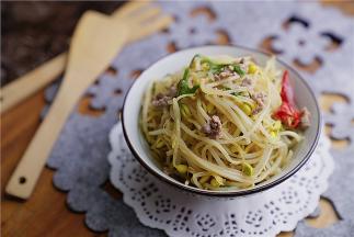 出锅前再加入少许的鸡精提个味就好。