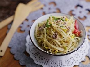 出锅前再加入少许的鸡精提个味就好。