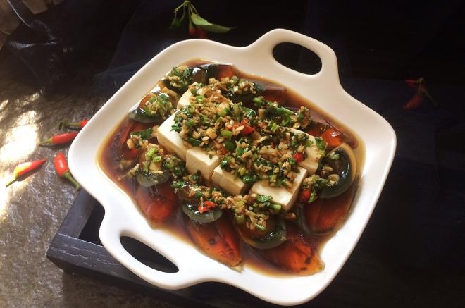 皮蛋拌豆腐