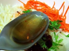 放入芝麻油