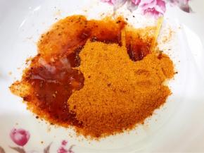 倒入腌料和纯净水