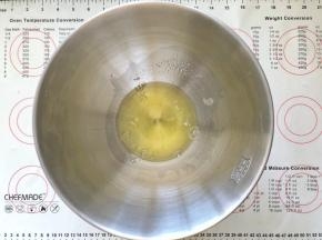 7、蛋白分离到打蛋盆中。