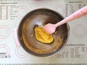 4、搅拌至无干粉。