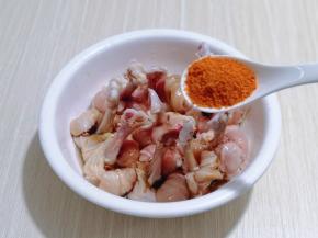 加入烤肉料，量可以根据个人喜欢增减，如果能吃辣可以适当多加一些！