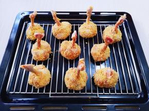 依次做完摆放在烤网上。