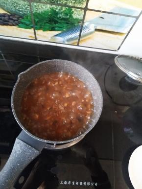 最后加入适量胡椒粉（我比较喜欢十三香，这一步可有可无）。