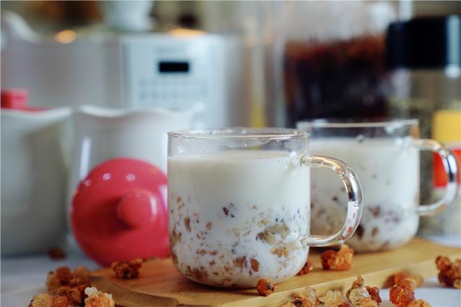 牛奶藜麦炖桃胶