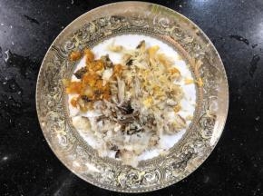 拆好的蟹肉蟹膏