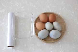 准备所有食材，鸡蛋的数量根据自己家里的人口而调整。