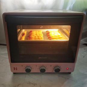烤箱预热170°，中层上下温烤20分钟