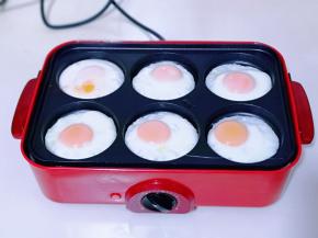 打开盖子，鸡蛋表面已经凝固！