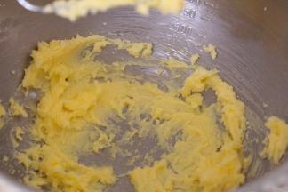 用打蛋器搅拌均匀