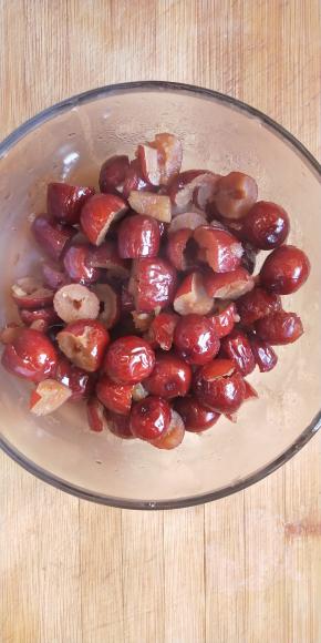 倒入锅中煮几分钟至软烂