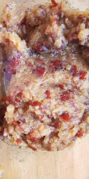 倒入牛奶搅拌均匀