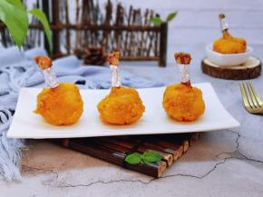 取出烤盘，将鸡锤包上锡纸！