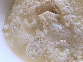 300克面粉用开水烫一下