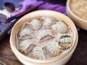 可以根据自己口味调些酱汁食用