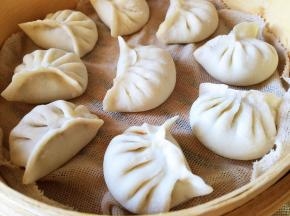 放入蒸屉，放入蒸锅中水开后蒸中火10分钟