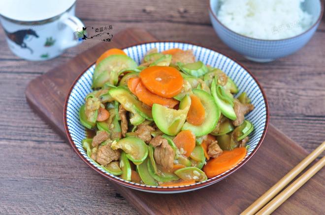 西葫芦小炒肉