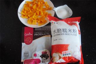 准备好食材，南瓜提前蒸熟，切薄一点，熟得比较快。