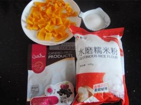 准备好食材，南瓜提前蒸熟，切薄一点，熟得比较快。