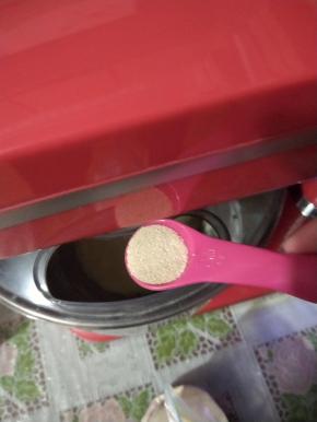 再加入酵母搅拌至拓展阶段。