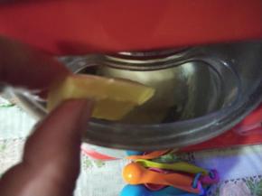 然后下黄油，搅打直手套膜阶段。