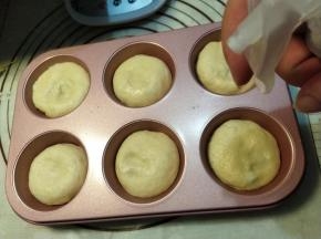 再在表面喷上少许纯净水。