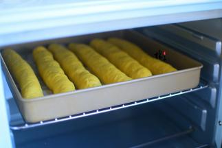 放烤箱进行二次发酵25分钟