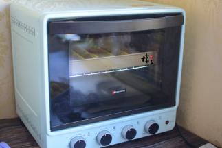 烤箱预热180度，中层，上下火烤20分钟