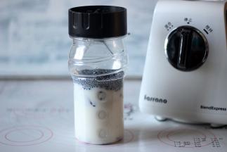 装上刀片，一定要拧紧哦，一会要倒过来放滴哈