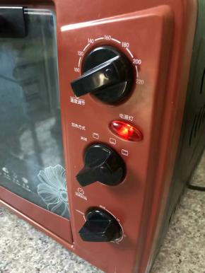 烤箱预热200度10分