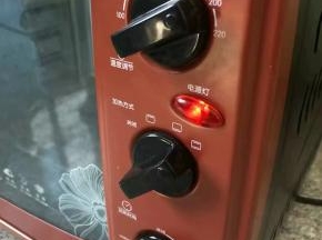 烤箱预热200度10分