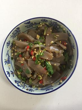 搅拌均匀，放入冰箱冷藏半个小时即可食用啦！（冬天天气冷就不用放入冰箱冷藏了！室温即可哦！）