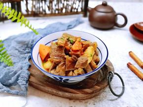 盛出装盘！撒上葱花！