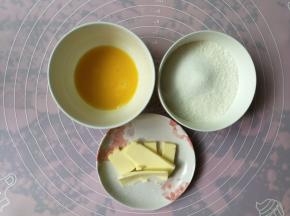 一发发酵期间，可以准备馅料所需材料（细砂糖和椰蓉放在一个碗里）