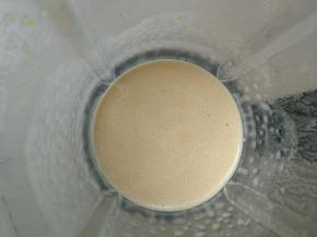 启动破壁机搅打均匀即可，放一旁静置备用