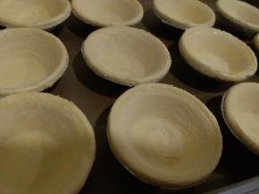 我用的迷你蛋挞皮，先解冻