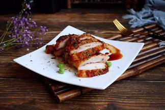 鸡排切开吃更方便。