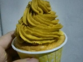 转圈挤在纸杯蛋糕上(也可以挤成自己喜欢的样子)