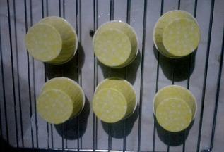 倒扣在晾网上室温放凉