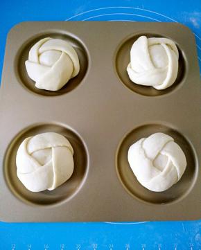 全部整好，摆入汉堡模具。