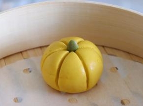 顶部放好南瓜子，或者葡萄干都可以。