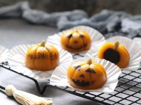 画出万圣节南瓜的脸就可以啦