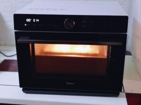 启动美的蒸烤箱鲜嫩纯蒸功能100°蒸15分钟！蒸烤箱结束后焖5分钟再开门！（我用的是 美的 X6-348E微蒸烤一体机电蒸箱）