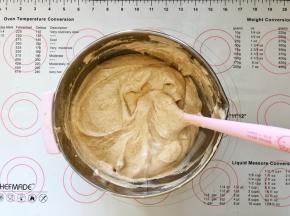 12、继续翻拌均匀。